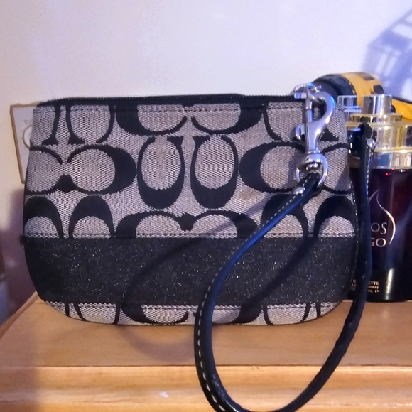 Coach Handbags - Coach Wristlet EUC